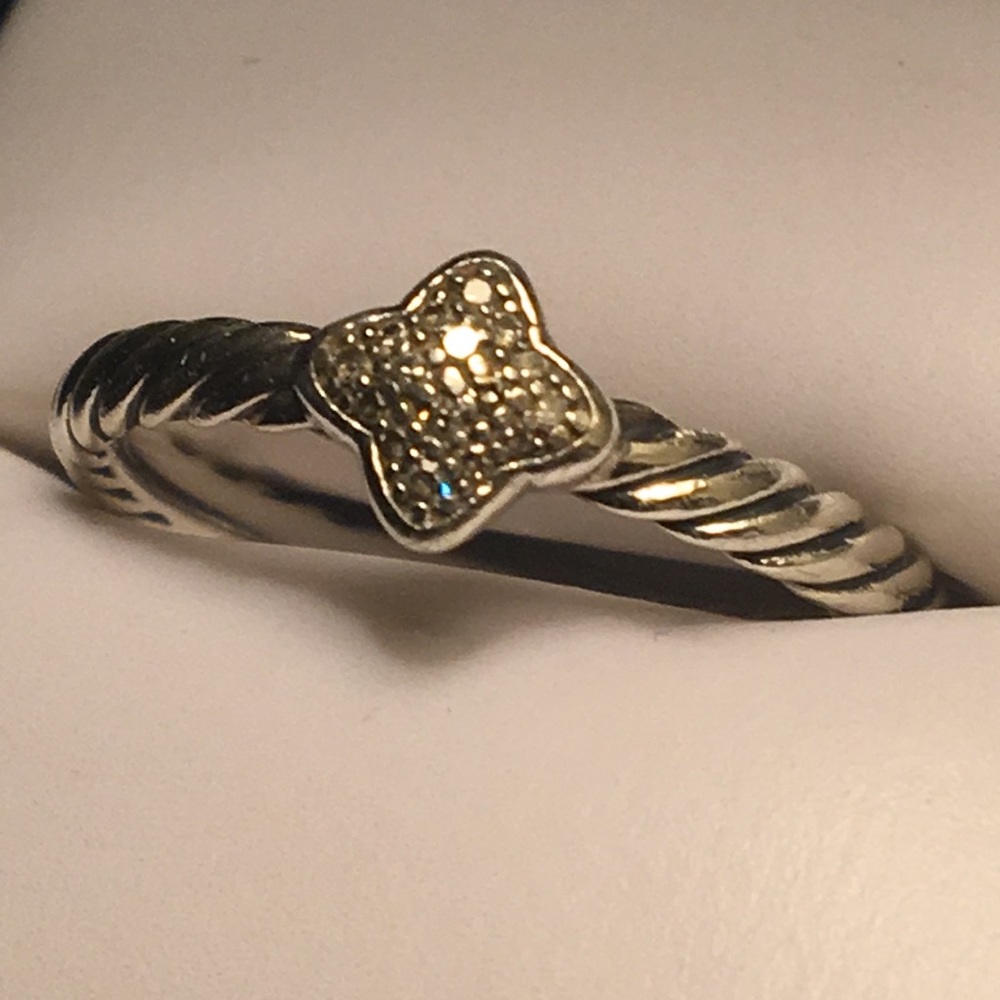 Sale❤️David Yurman ring w/ small diamonds. Size 7
